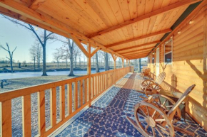 Pond-View Cabin in La Grange on a Racehorse Farm!